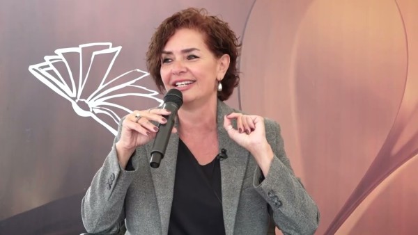 Gazeteci Özlem Gürses Kitap Osmangazi Kitap Fuarı'nda